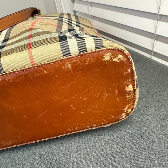 🎀 BURBERRY CANVAS TOTE - CLASSIC PLAID BEIGE 🎀 - Picture 9 of 10